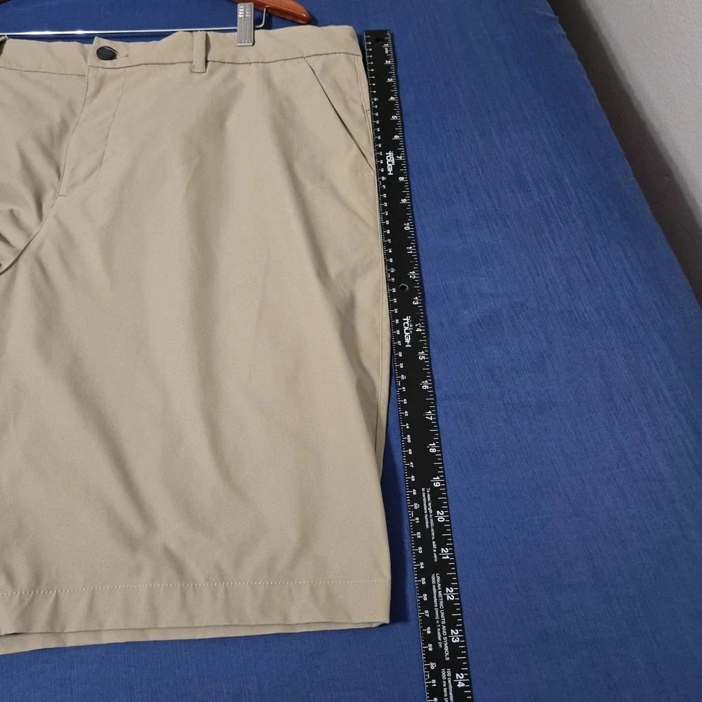 32 Degrees COOL Shorts Mens 40 Beige Stretch Performance‎ Athletic Zip Pockets